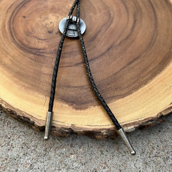 Siskiyiu USA Oregon 1989 Morgan Silver Dollar Western Genuine Leather Bolo Tie - Picture 6 of 10